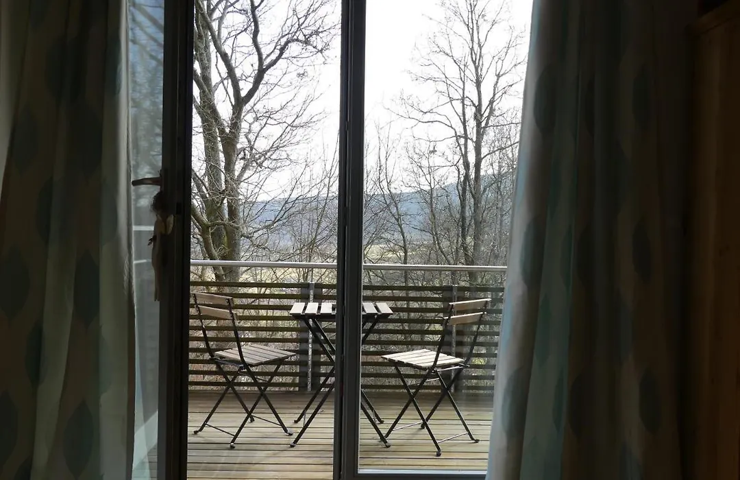Rhönhaus mit Kreuzbergblick-1